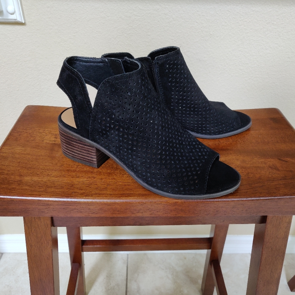 🍀Lucky Brand Black Suede Booties 7 NIB